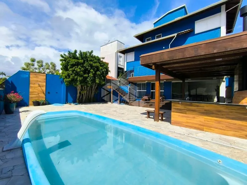 4-bedroom house with floor-to-ceiling windows — photo 53