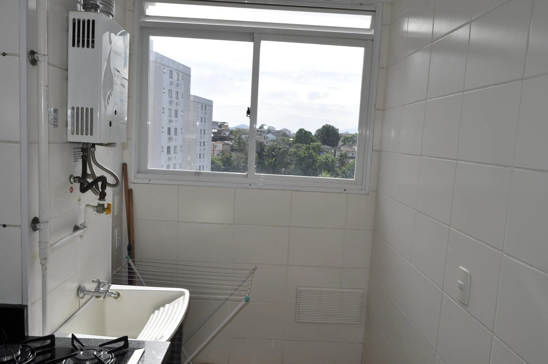 2-bedroom apartment in a building with a gym — photo 21