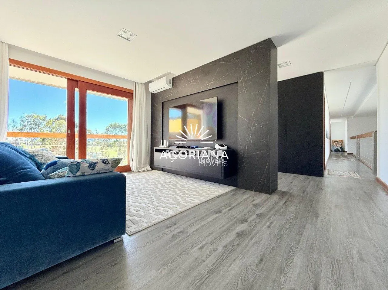 House with open-plan kitchen and 5 bedrooms over 558 m² — photo 14