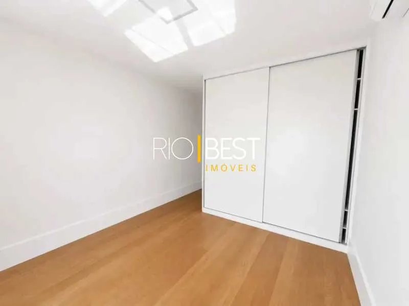 Unfurnished 4-bedroom apartment with open-plan kitchen — photo 12