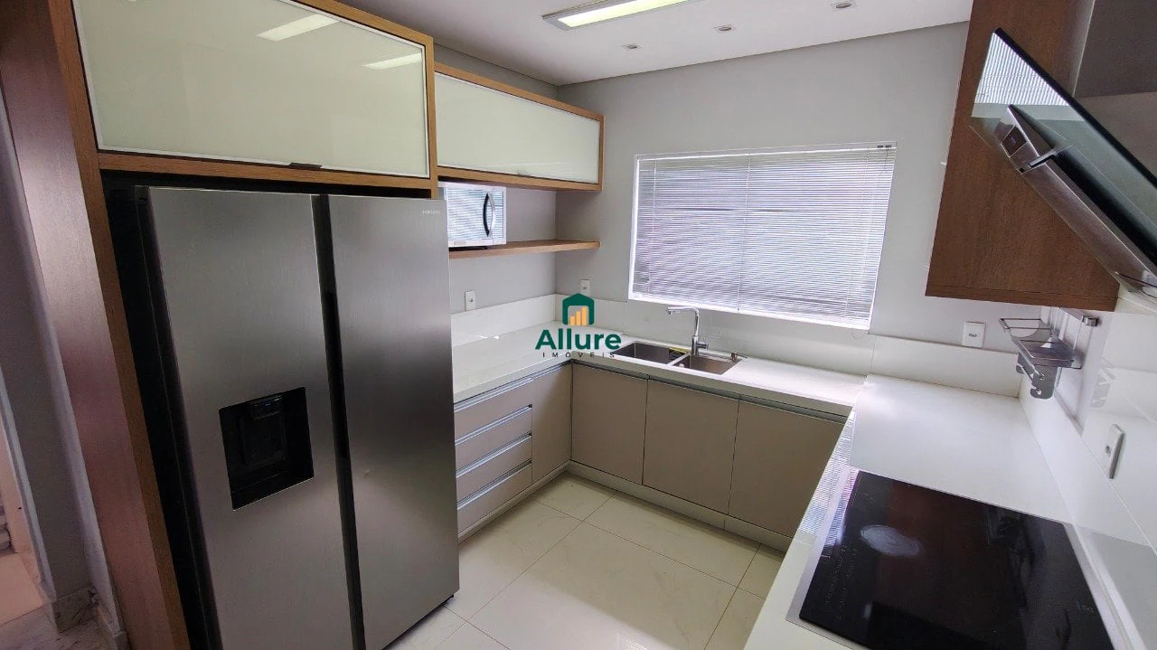 Bathtub in a 3-bedroom house, 181 m² — photo 9