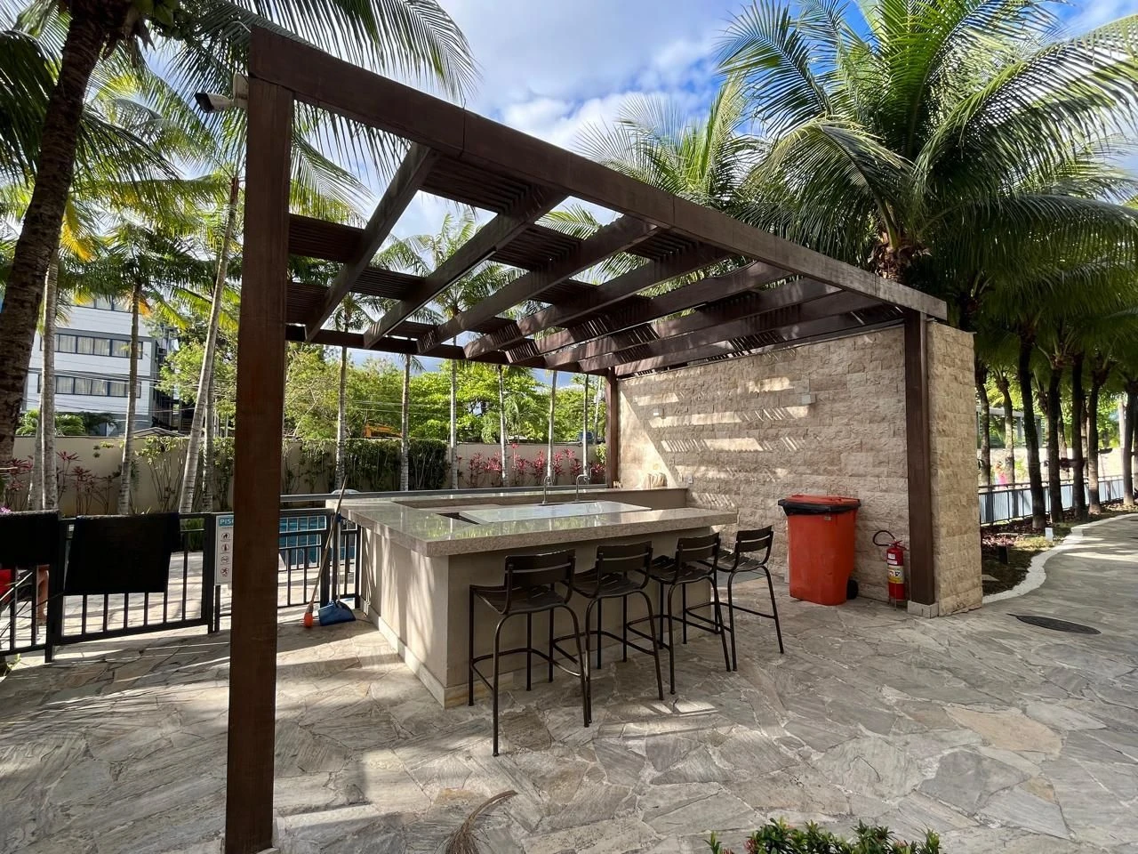 Apartamento mobiliado com 3 quartos, 2 banheiros e varanda — photo 28