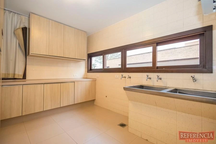 House, 550 m², with a walk-in closet — photo 10