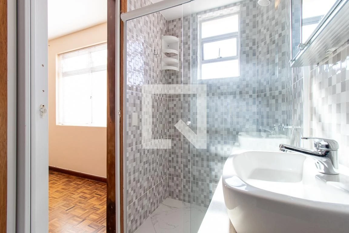 Apartamento de 3 quartos com piso de madeira ou laminado — photo 20