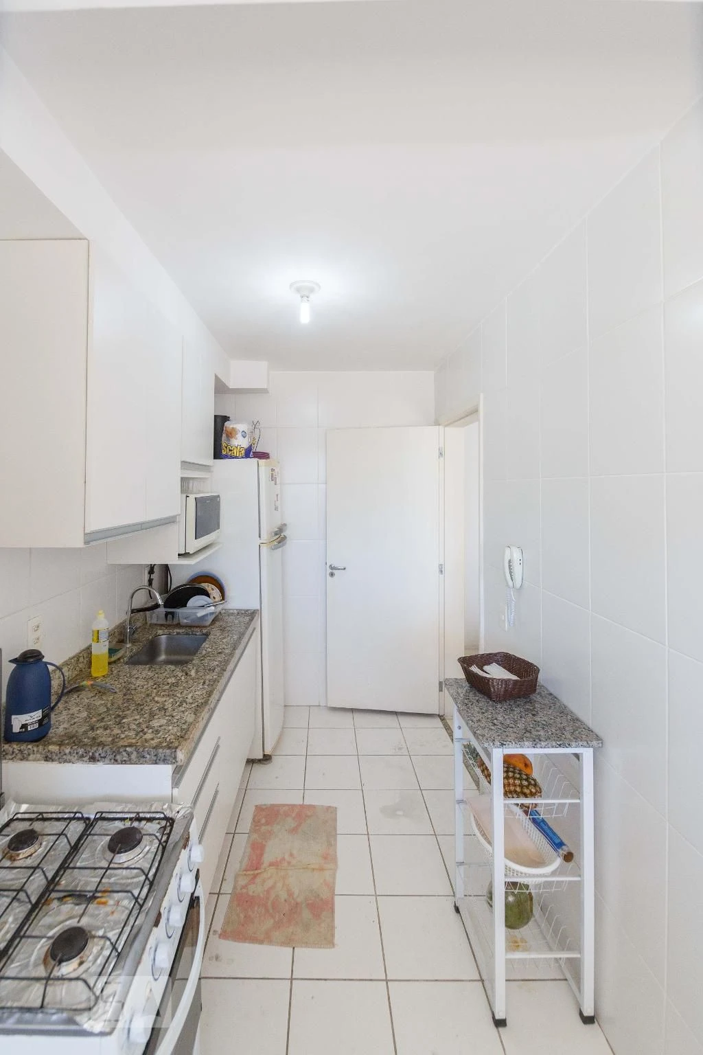 Furnished 3-bedroom apartment with private BBQ — photo 15