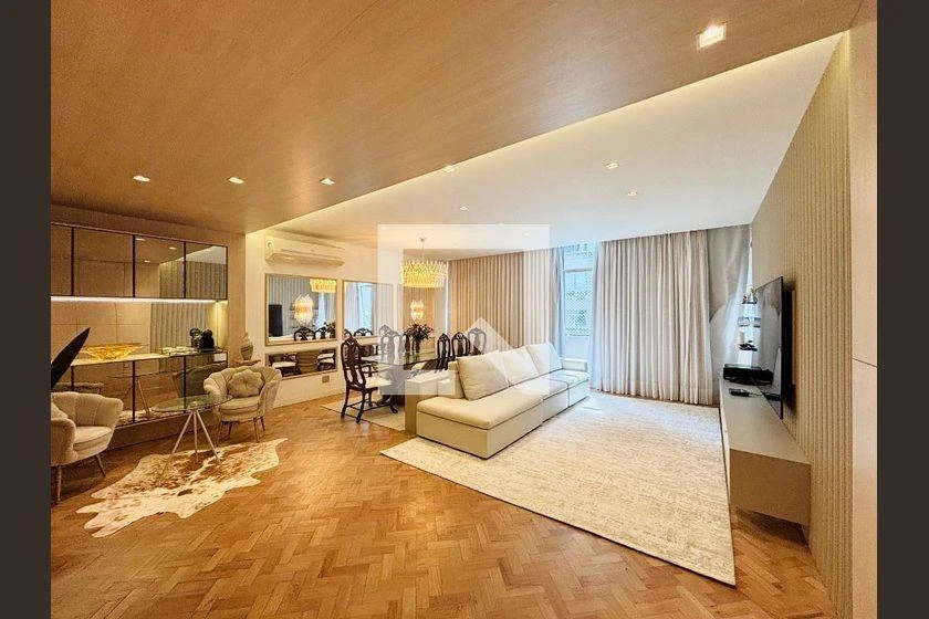 Home office in a 4-bedroom apartment, 203 m²