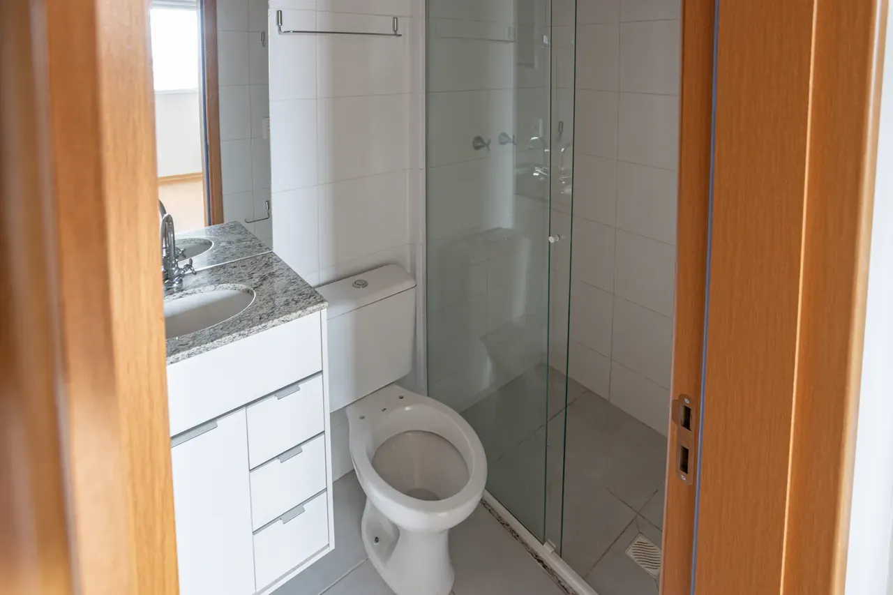 Furnished 2-bedroom apartment with open-plan kitchen — photo 14
