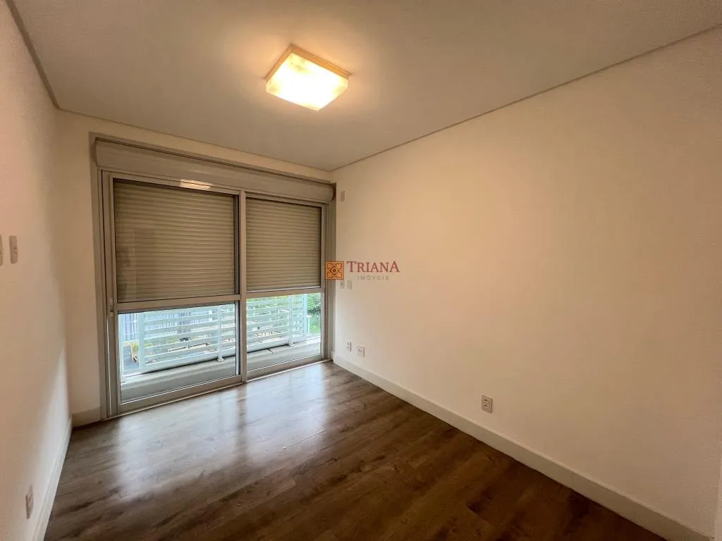 4-bedroom apartment with a water view in Florianópolis — photo 9