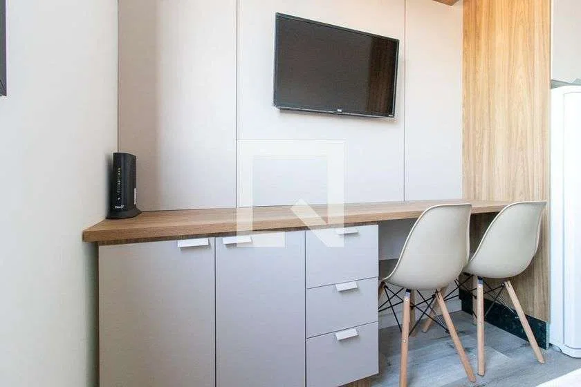 Furnished studio with 1 bedroom and 1 parking space — photo 10