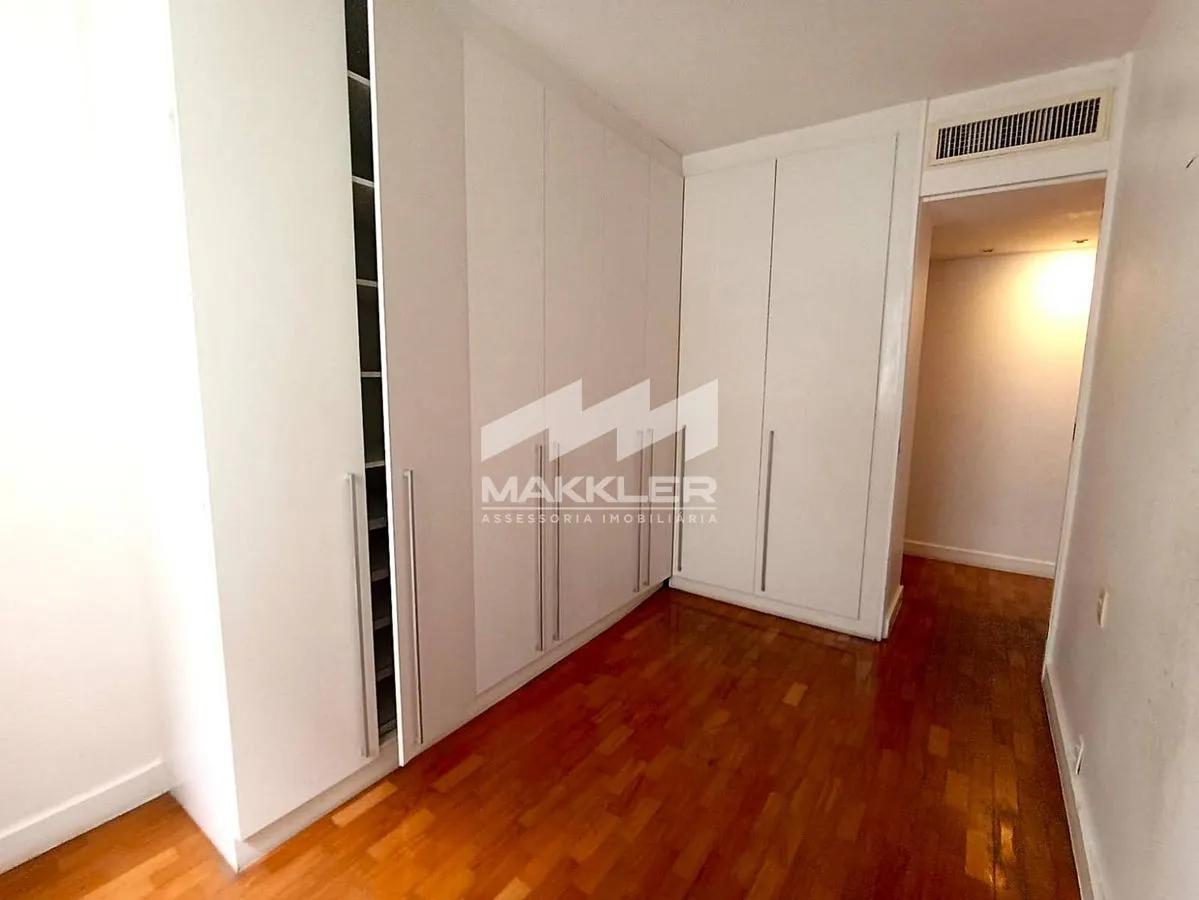 Apartment with 4 bedrooms and 4 bathrooms — photo 19