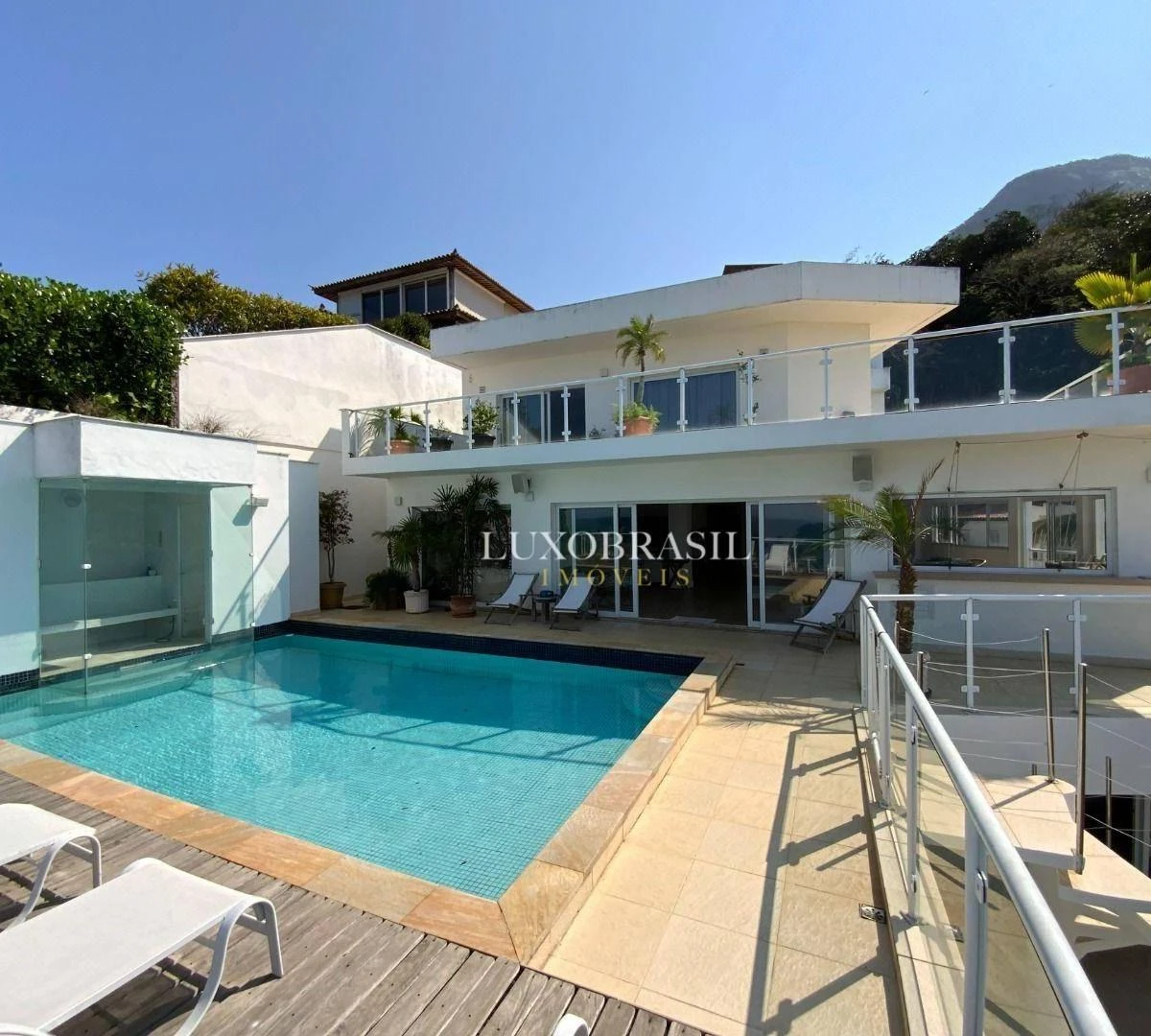 Apartment with 4 suites and access to shared pool — photo 11