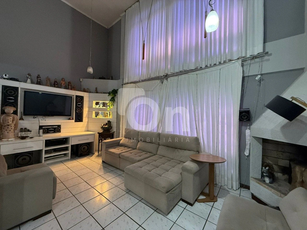 Floor-to-ceiling windows in a 5-bedroom house, 300 m²