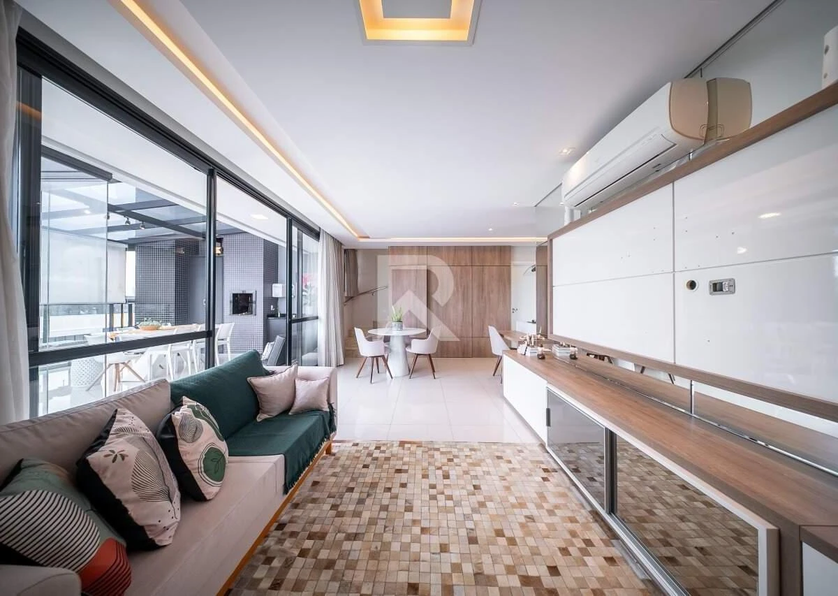 Furnished apartment, 150 m², with a glass-enclosed balcony