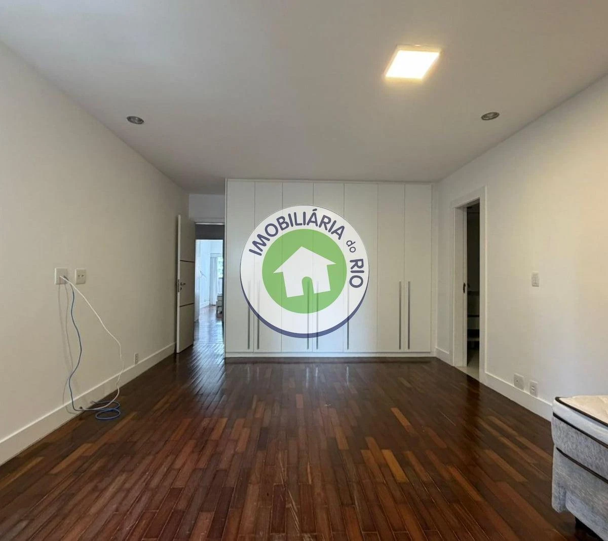 4-bedroom rental with 5 bathrooms and water views — photo 22
