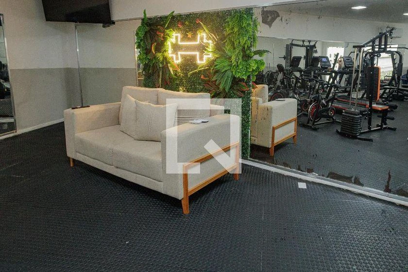 2-bedroom apartment in a building with a gym — photo 13