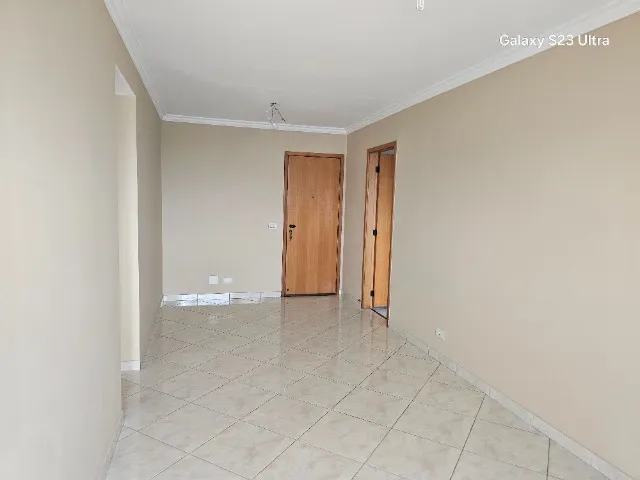 2-bedroom apartment in a building with a gym — photo 7