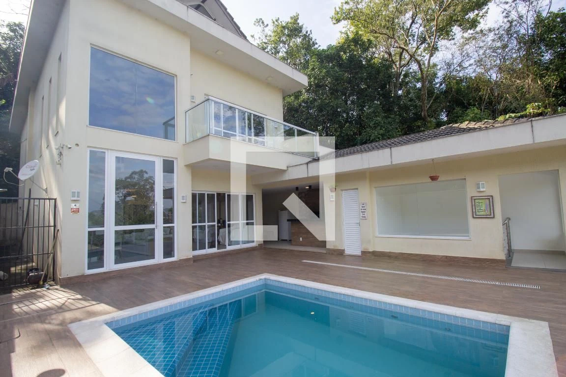4-bedroom house with a bathtub in Rio de Janeiro — photo 38
