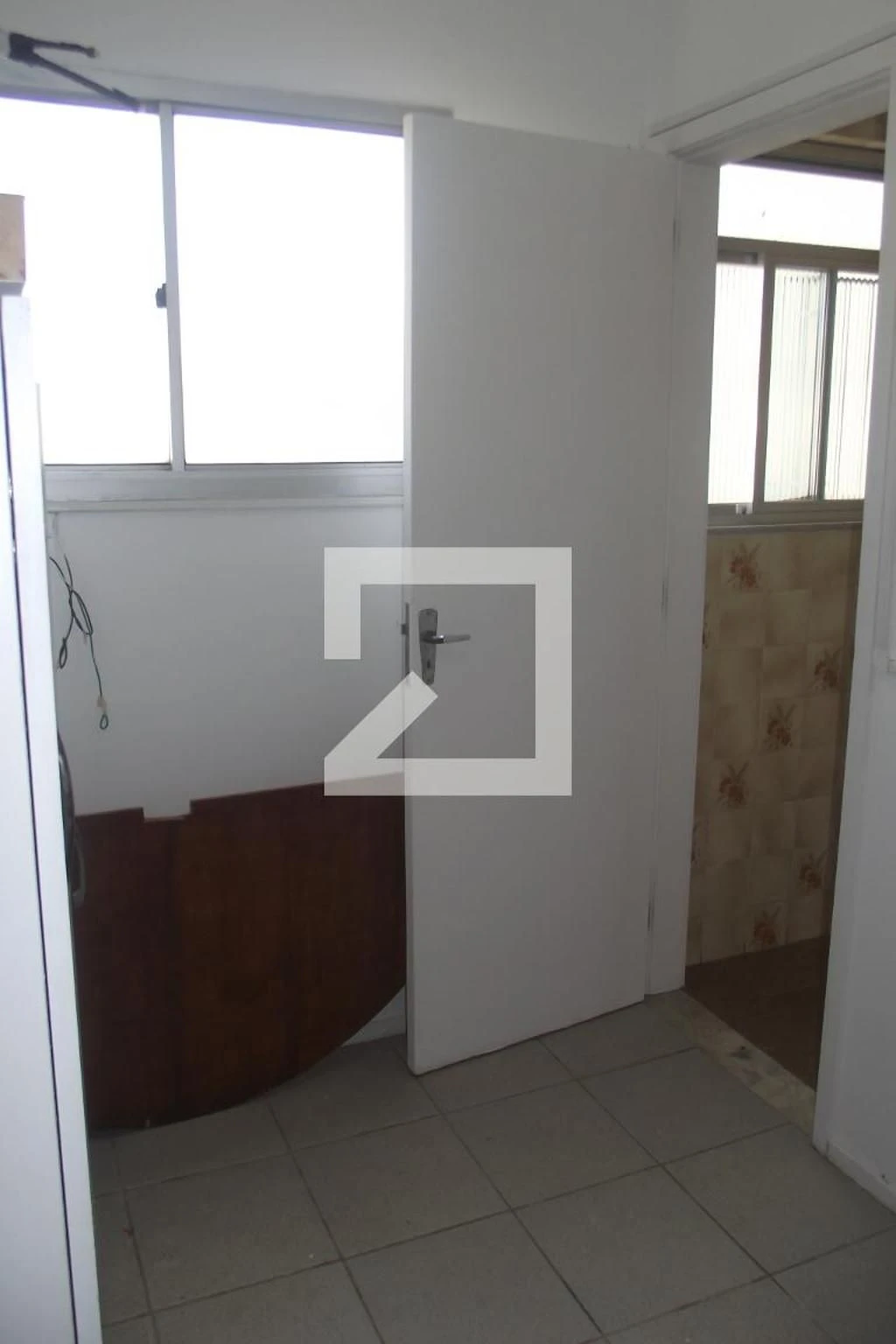 Unfurnished 2-bedroom apartment with a suite bathroom — photo 3