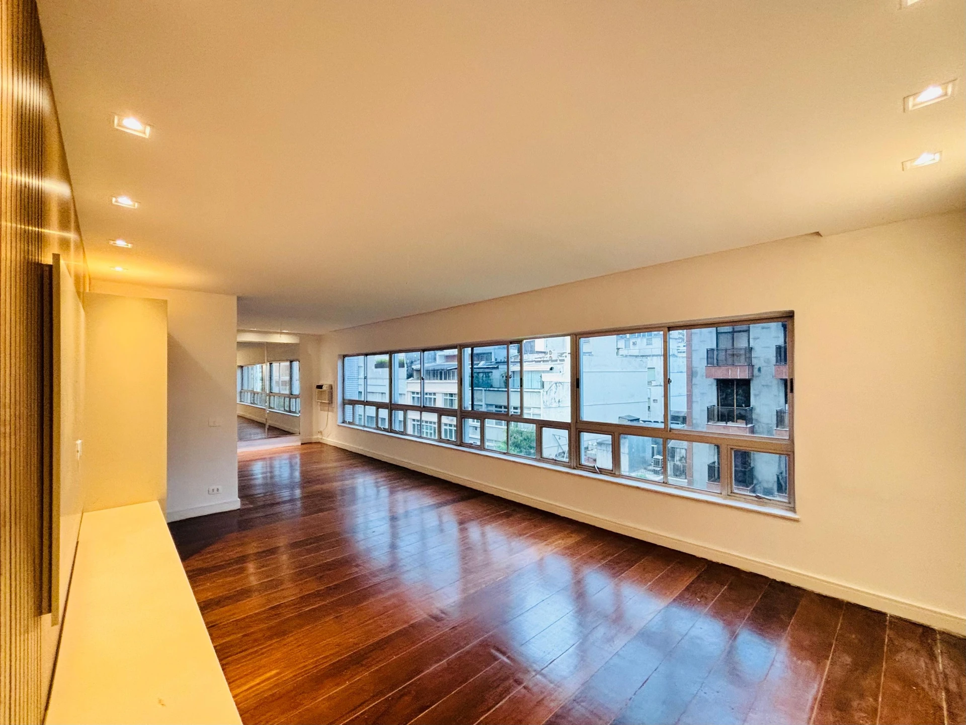 Mountain view in a 4-bedroom apartment, 220 m² — photo 7