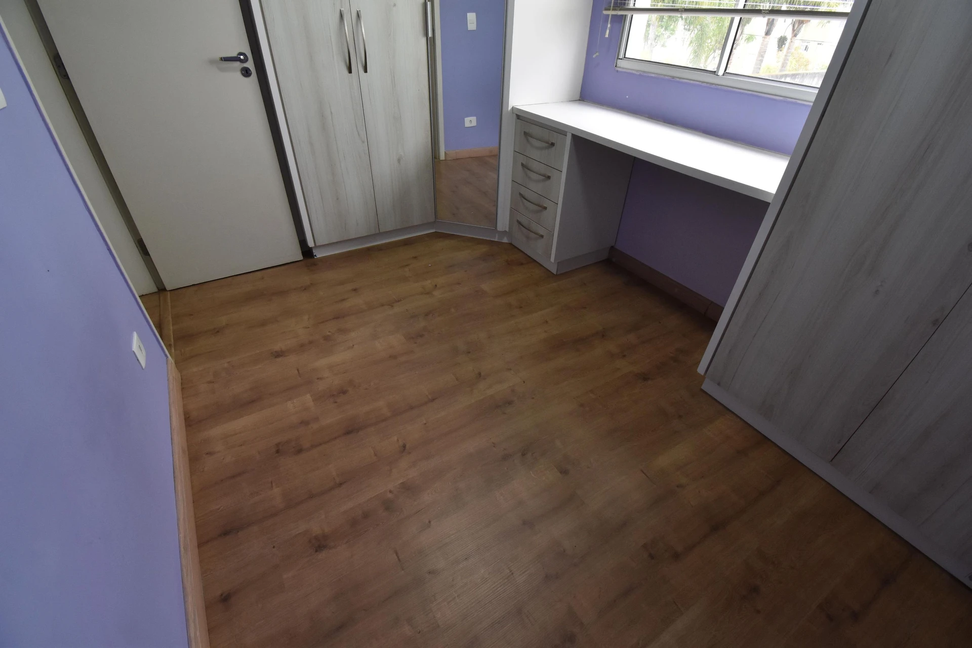 Засклений балкон та 2 спальні: квартира 49 м² — photo 24