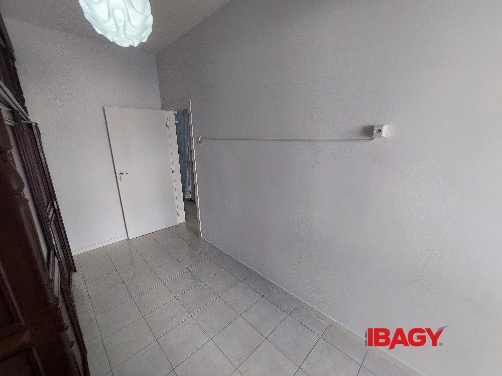 Apartamento sem mobília com 2 dormitórios e sacada — photo 10