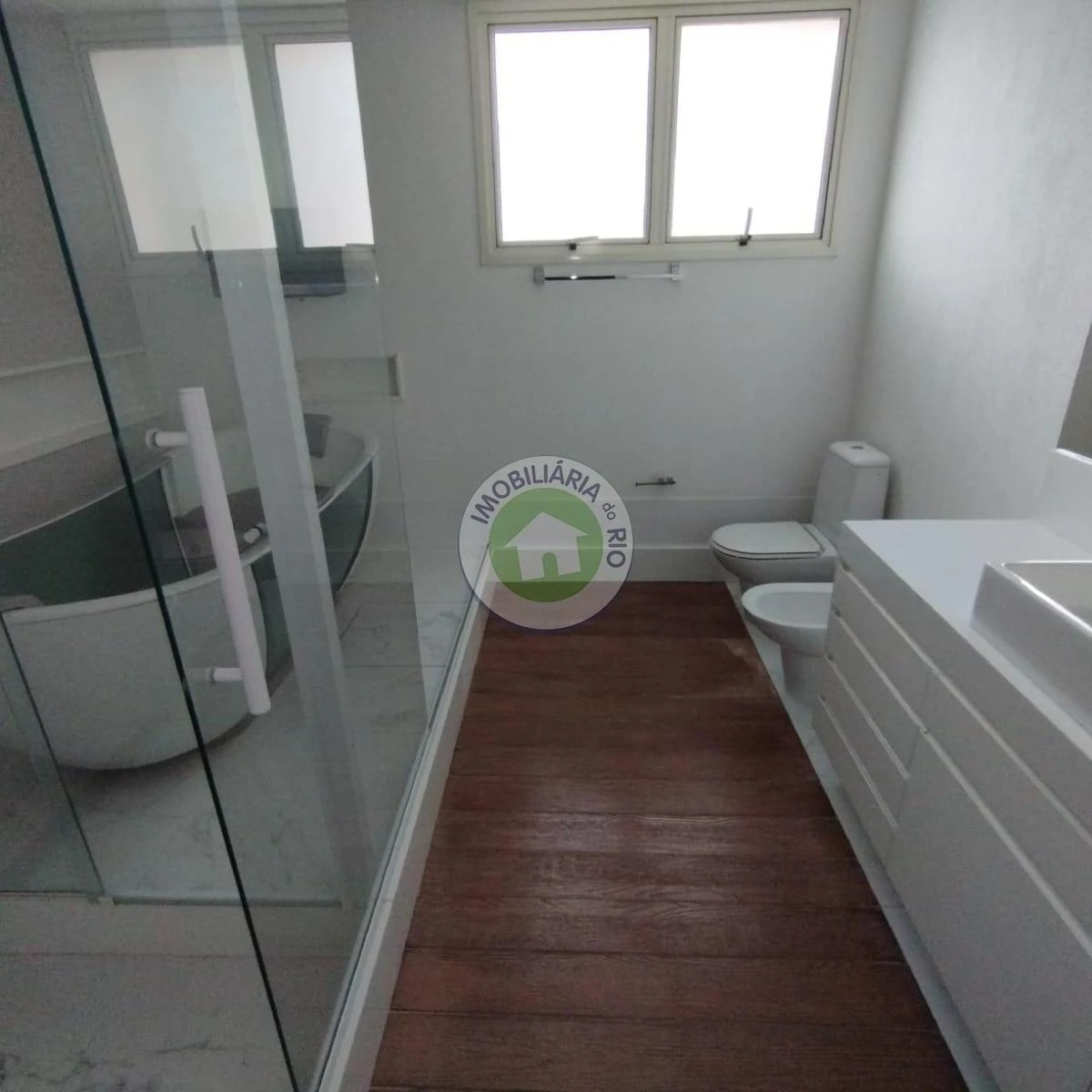 333 m² apartment with 4 en-suite bedrooms and 3 parking spots — photo 4