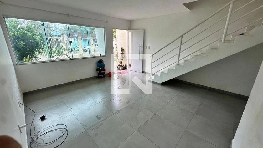 2-bedroom house with a washing machine