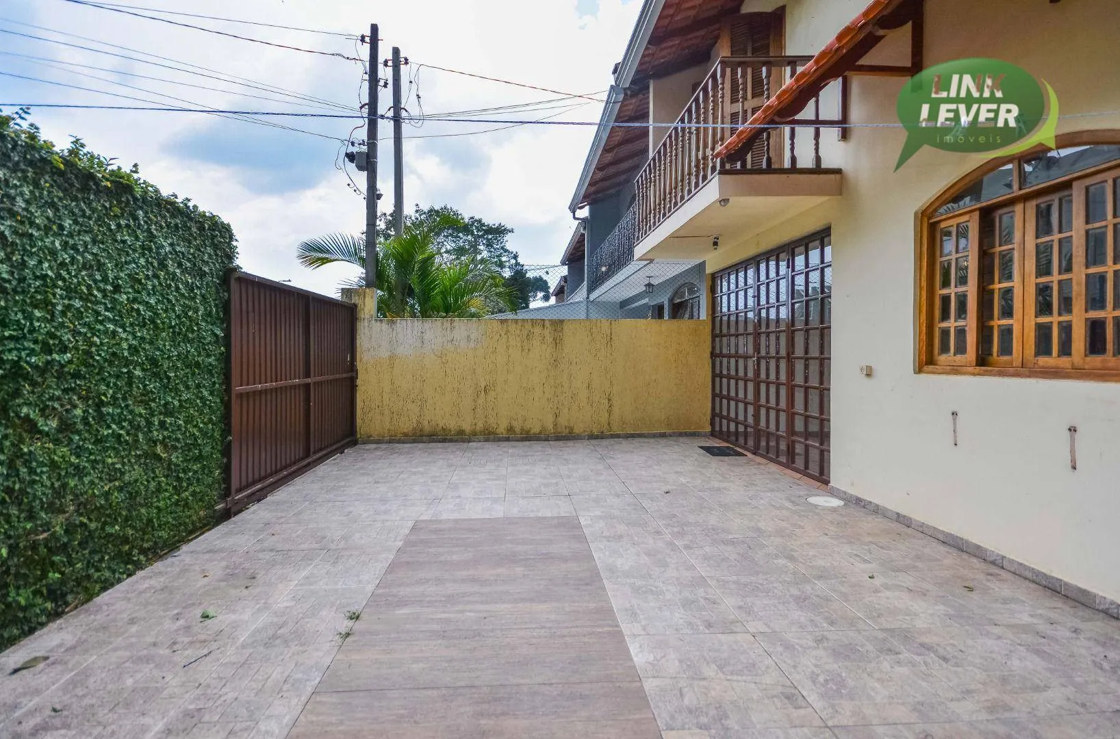 164 m² house with a fireplace and a grill on the balcony — photo 62