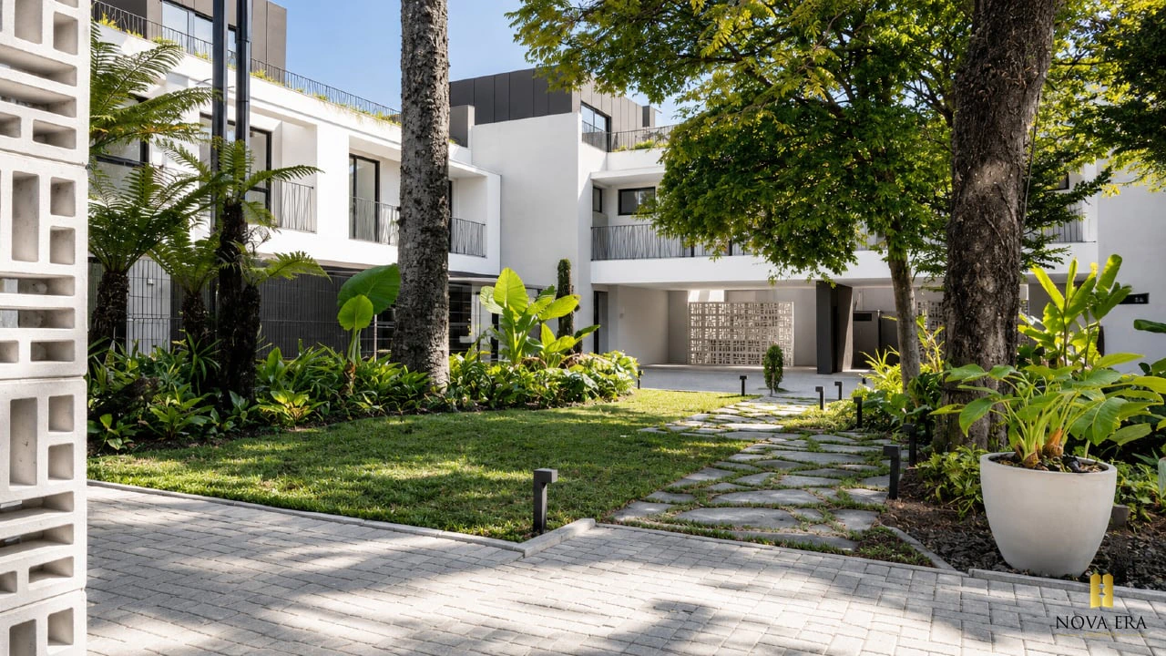 3-bedroom house with a walk-in closet in Curitiba — photo 8