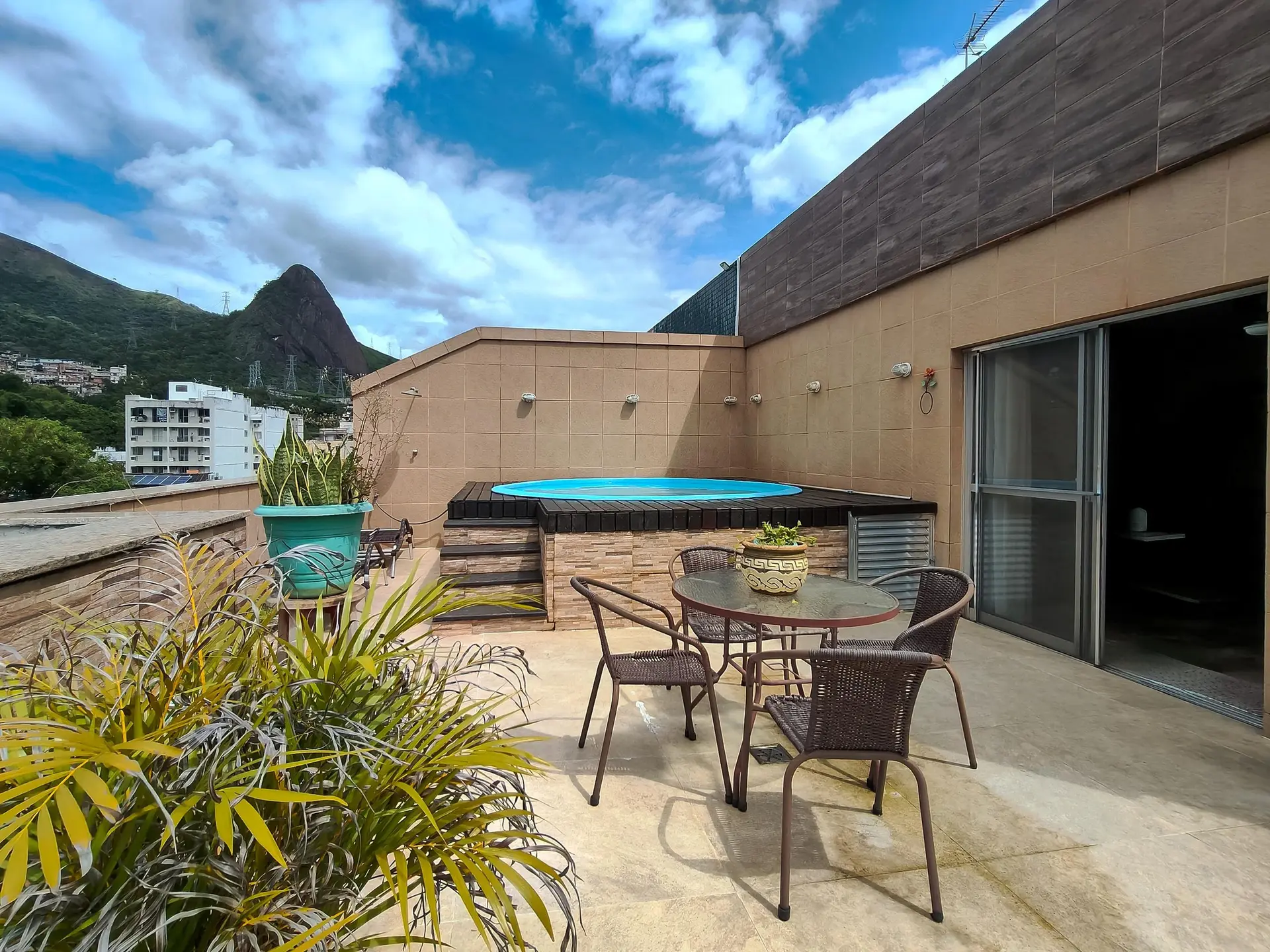 Mountain view in a 3-bedroom apartment, 200 m² — photo 36