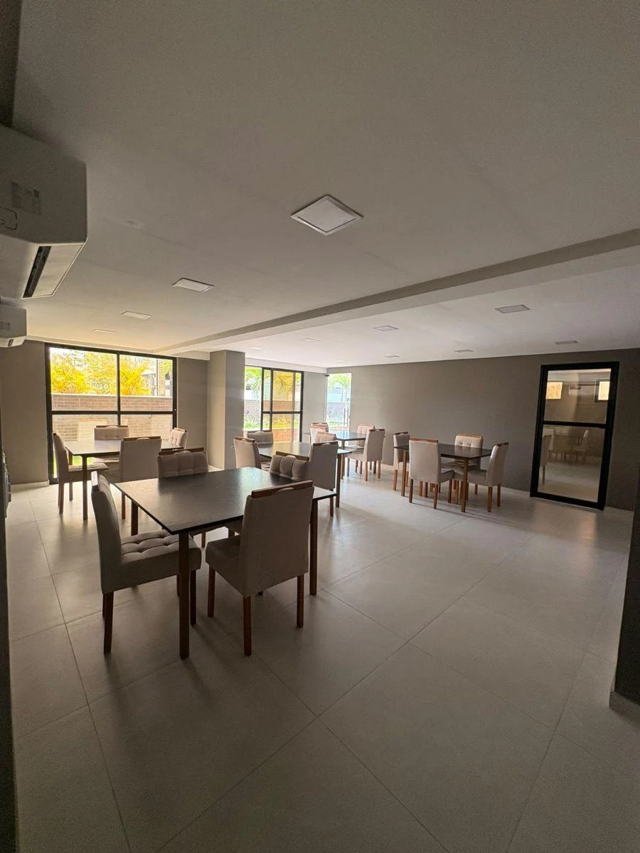 2-bedroom apartment with a glass-enclosed balcony — photo 6