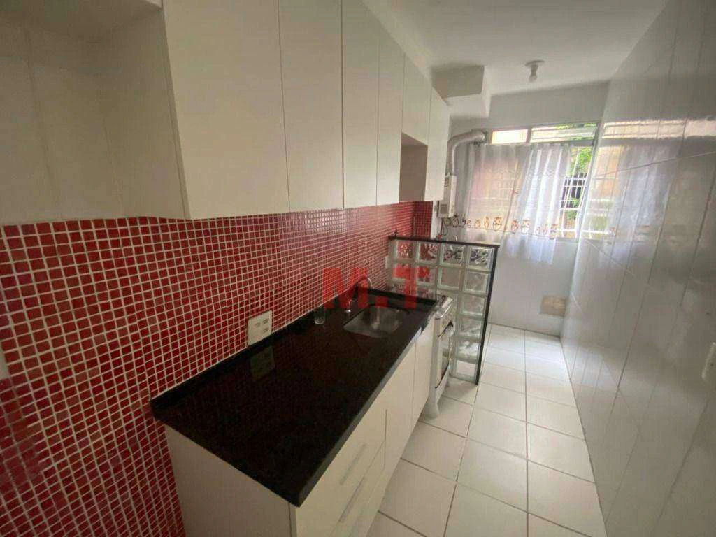 2-bedroom apartment with a separate kitchen and fitted storage — photo 2