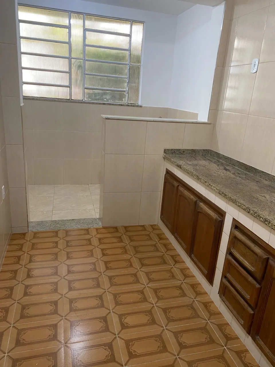 House with 2 bedrooms and 1 parking spot, enclosed kitchen — photo 2