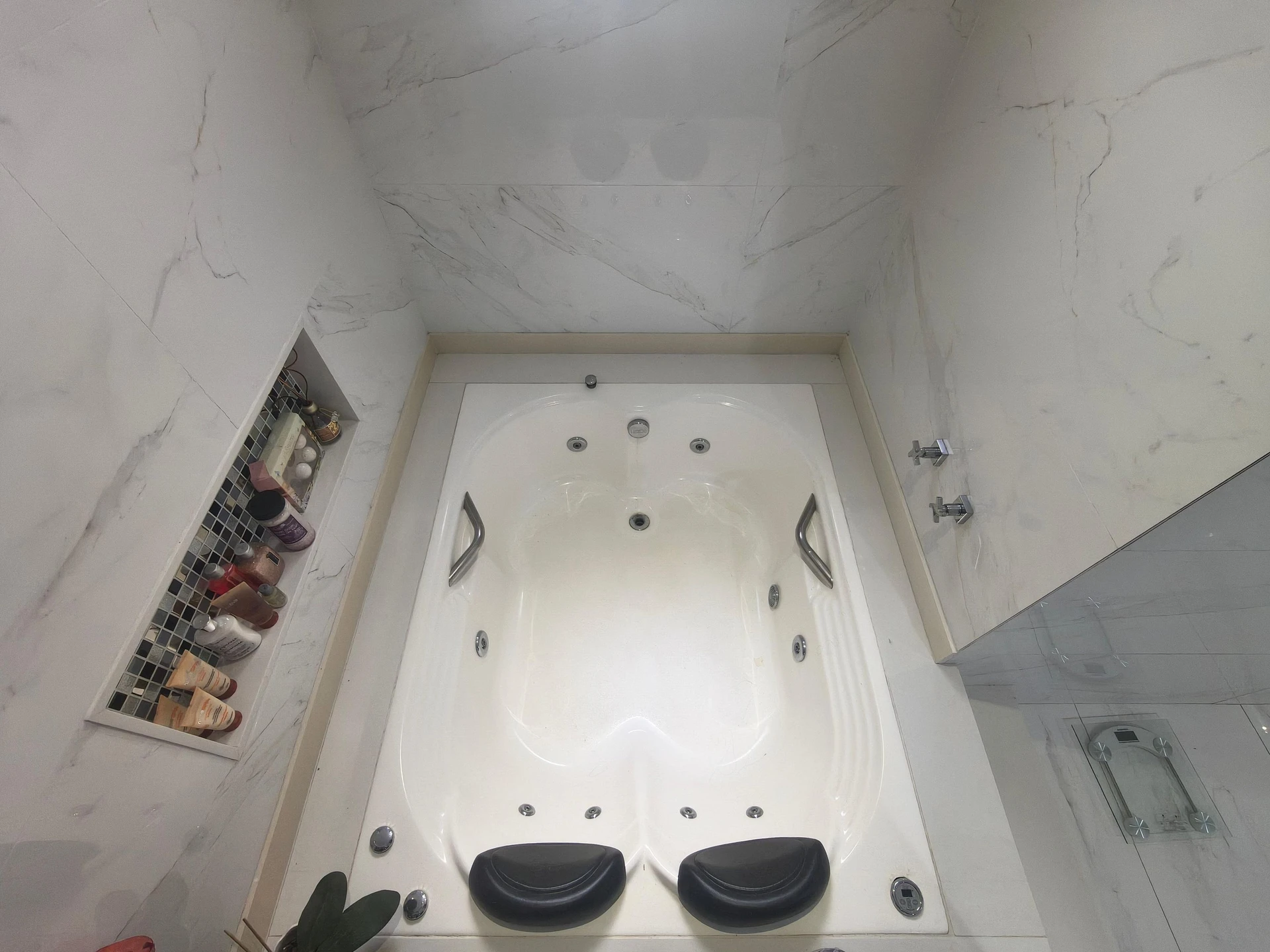 Furnished house, 220 m², with a bathtub — photo 63