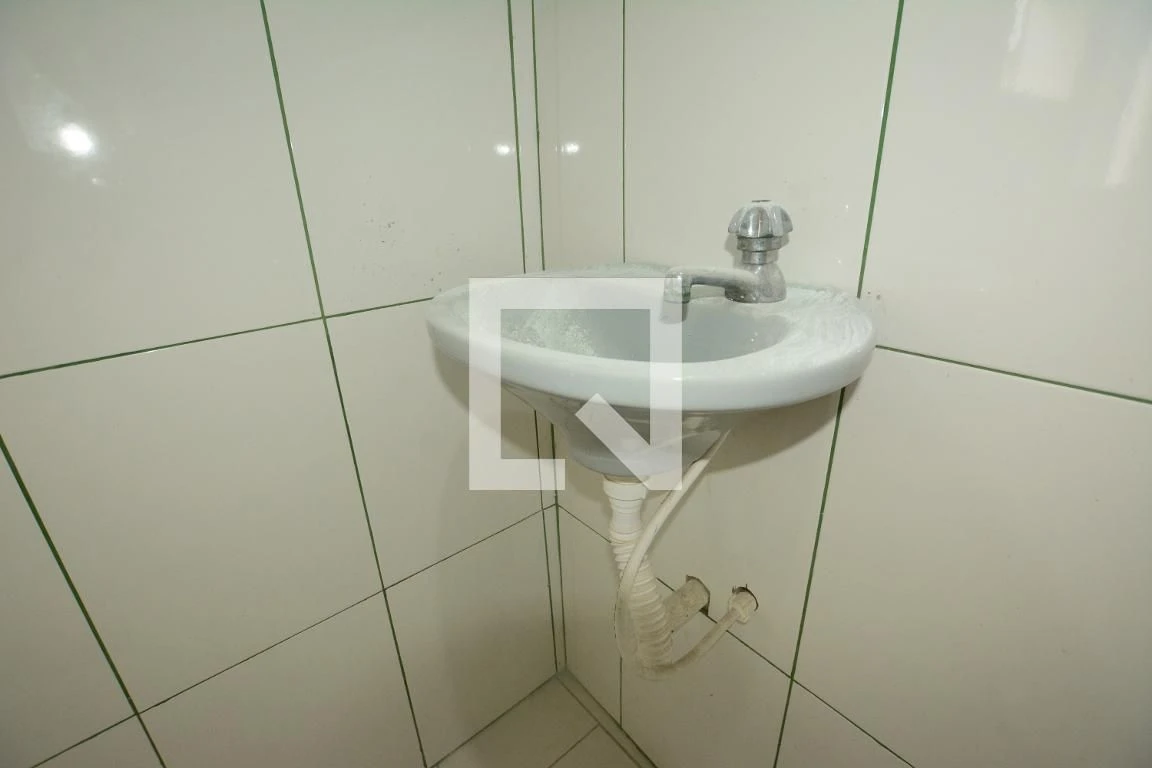 Unfurnished 2-bedroom apartment with private BBQ balcony — photo 11