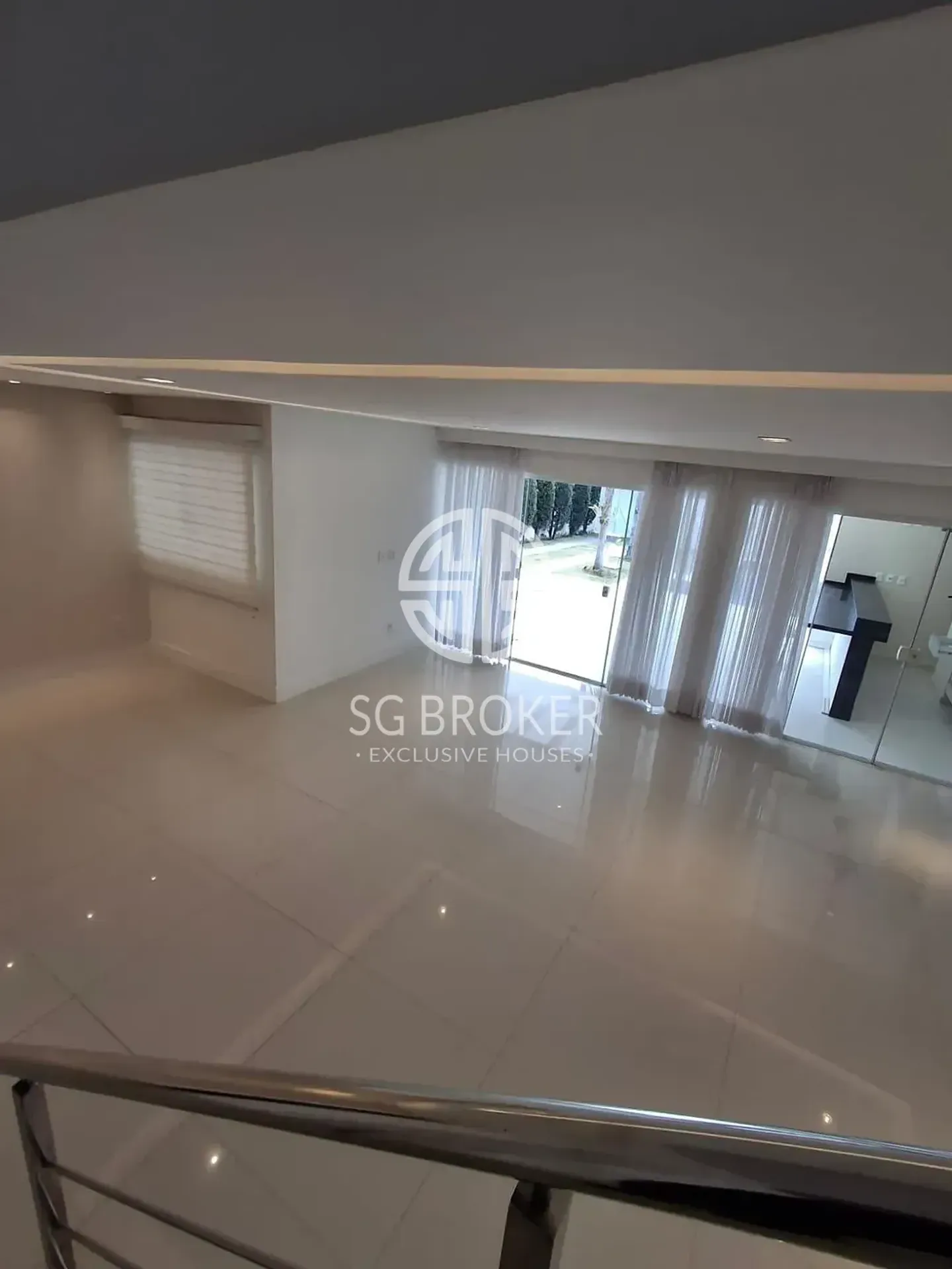 Casa com 5 suítes e 5 banheiros, 330 m² — photo 14