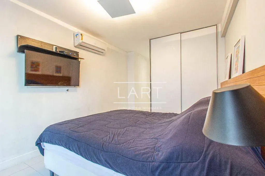 Apartamento com 2 dormitórios e varanda de vidro — photo 27