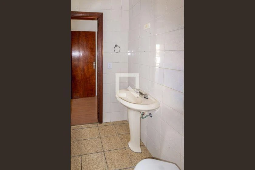 Walk-in closet in a 2-bedroom apartment, 75 m² — photo 32