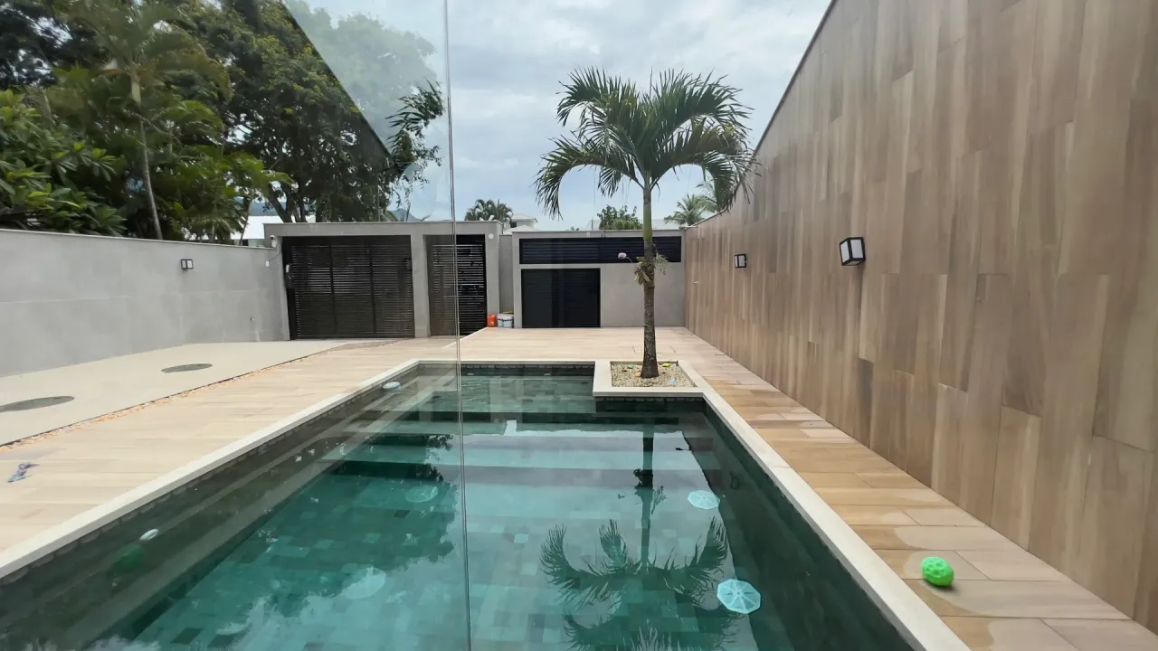 House with 5 bedrooms and 5 bathrooms plus 3 parking spots — photo 5