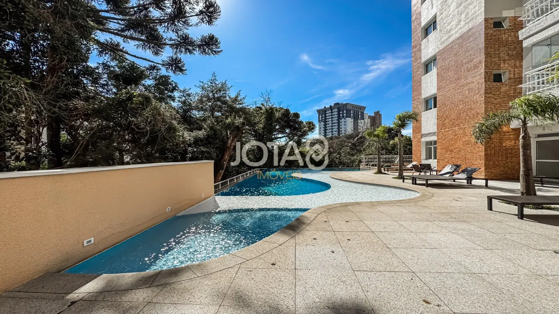 3-bedroom apartment with 185 m² and private BBQ space — photo 39