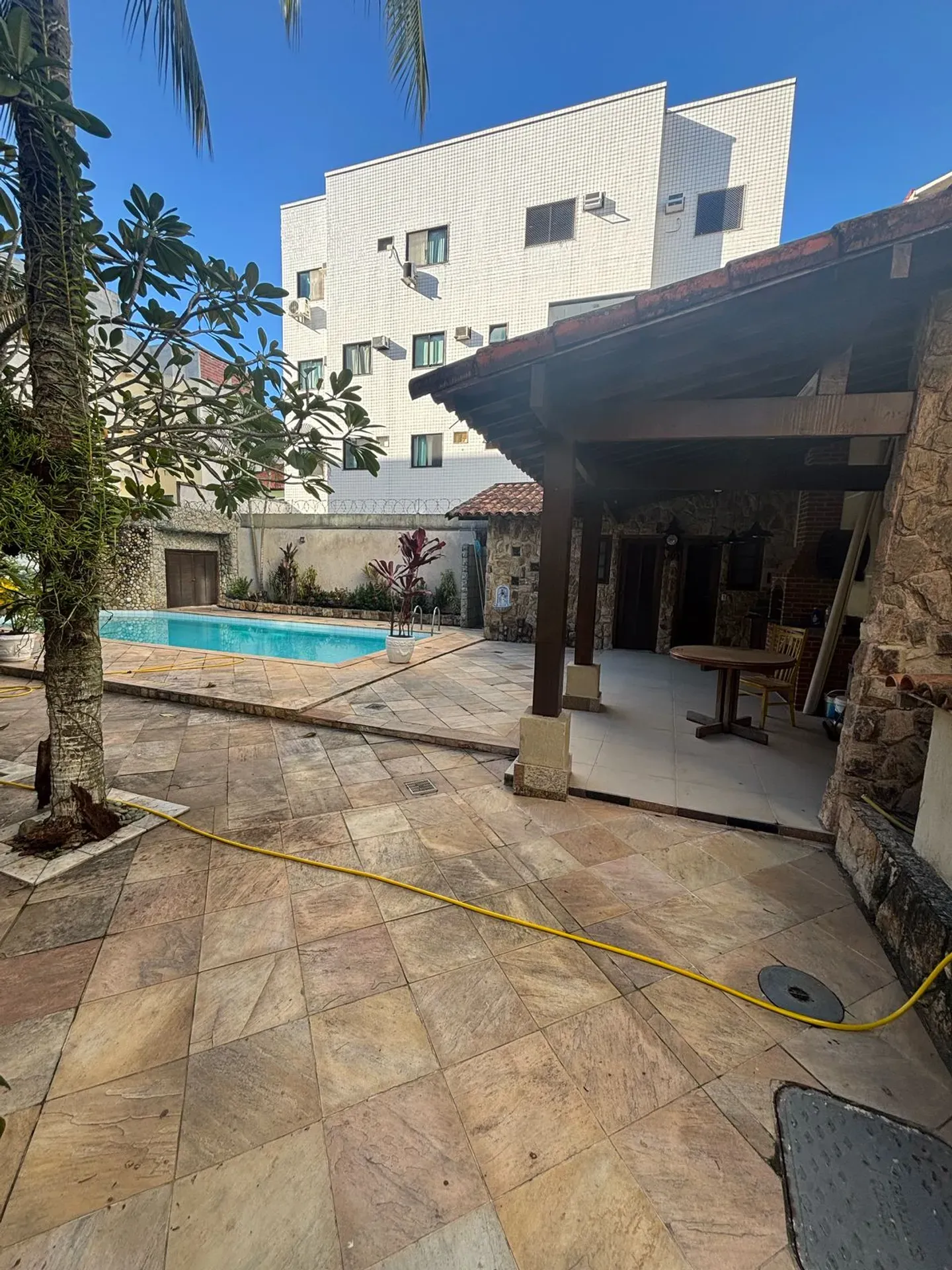 3-bedroom apartment with 5 bathrooms and a balcony — photo 48