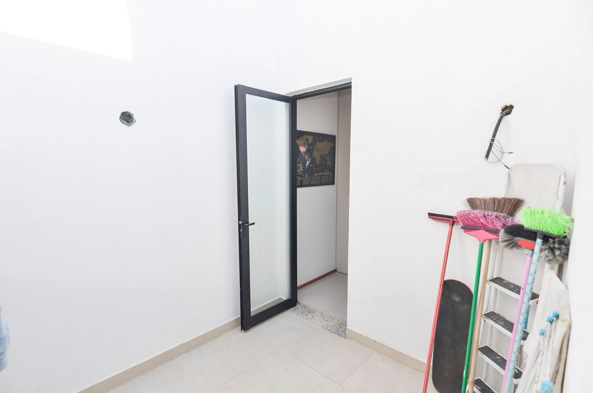 Furnished 3-bedroom apartment with balcony and BBQ grill — photo 71