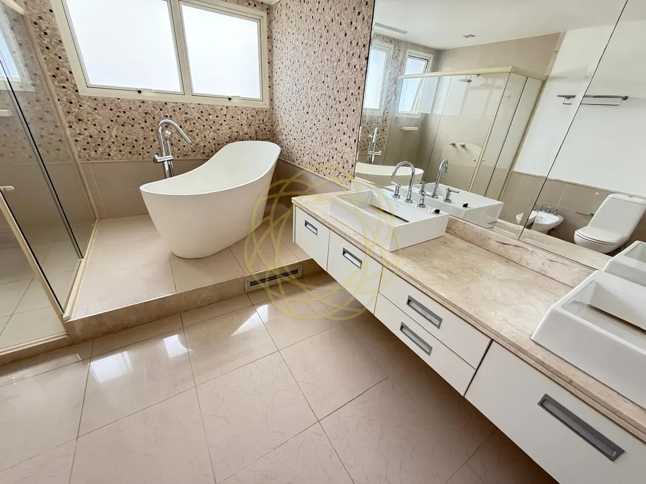 Penthouse-style apartment with 4 bedrooms and 5 baths — photo 7