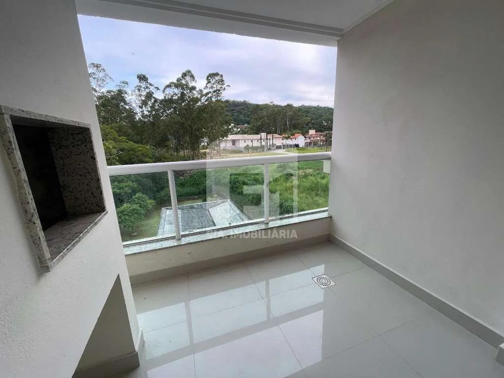 Floor-to-ceiling windows in a 2-bedroom apartment, 87 m²