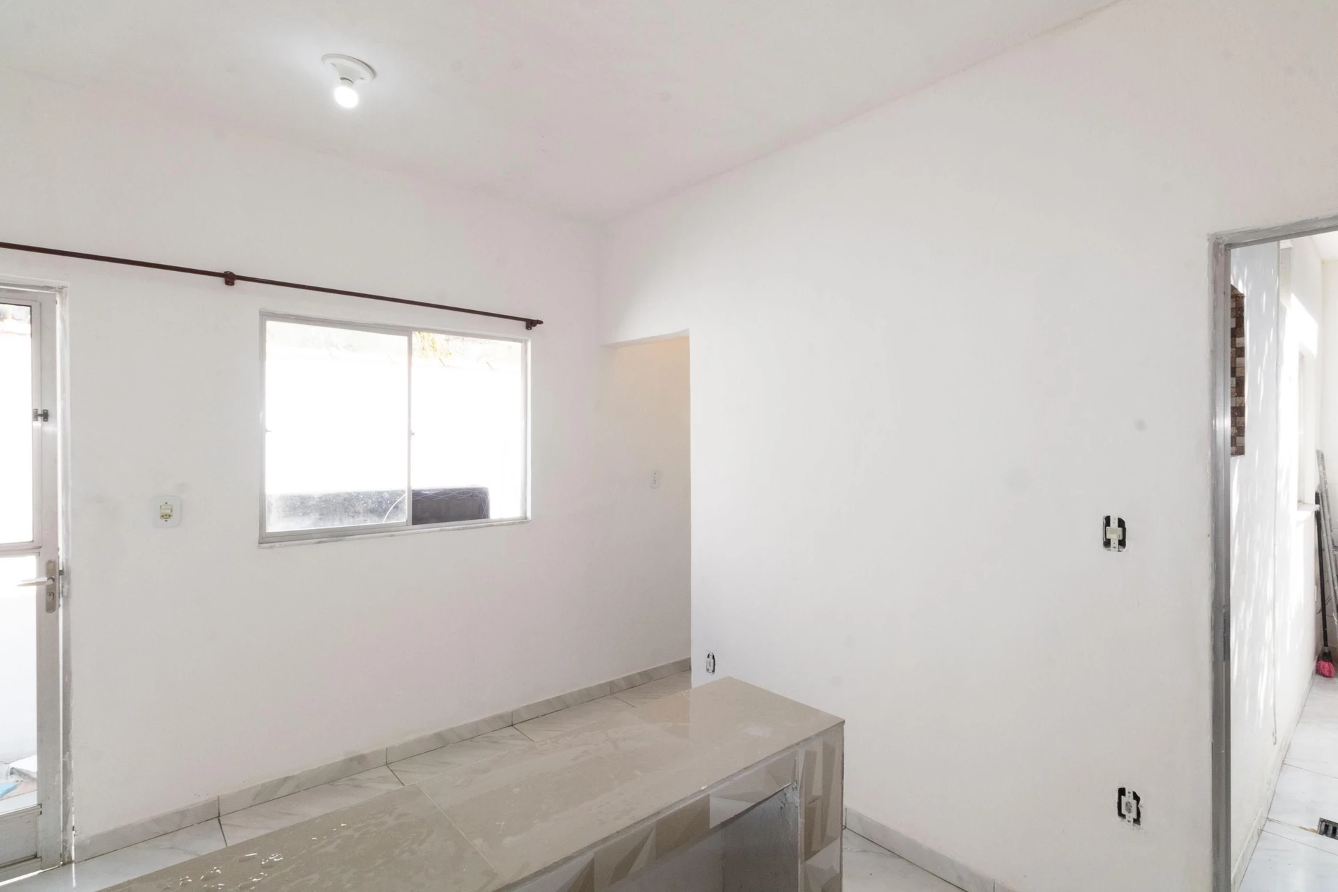 Будинок без меблів з 1 спальнею та кухнею open-plan — photo 15