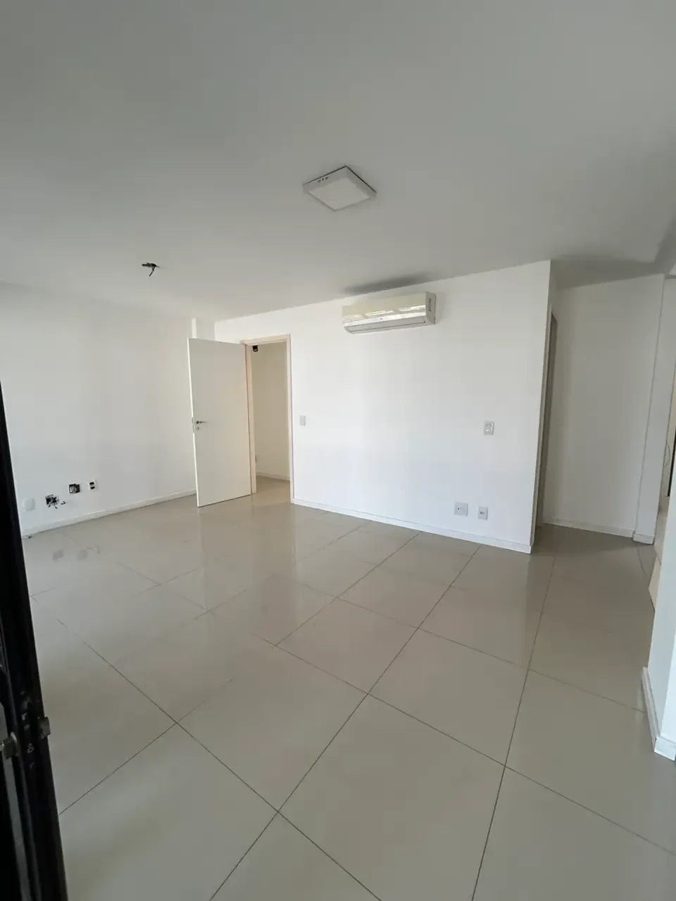 Apartment with 4 bedrooms and balcony grill — photo 4