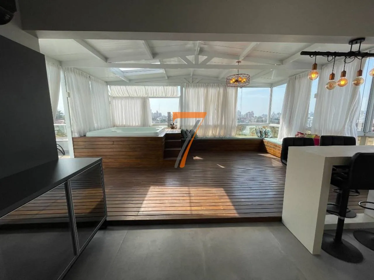 Furnished penthouse with 2 en-suite bedrooms and 210 m² — photo 11