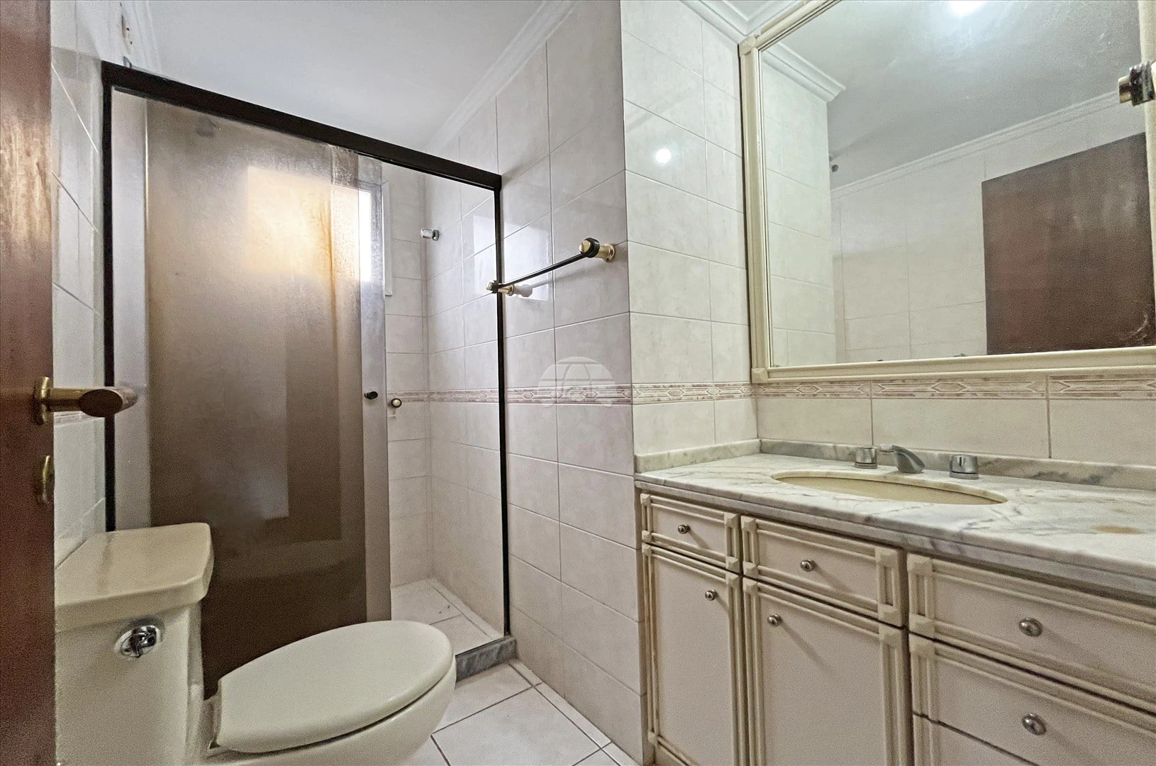 3-bedroom apartment with wood or laminate floors in Curitiba — photo 4