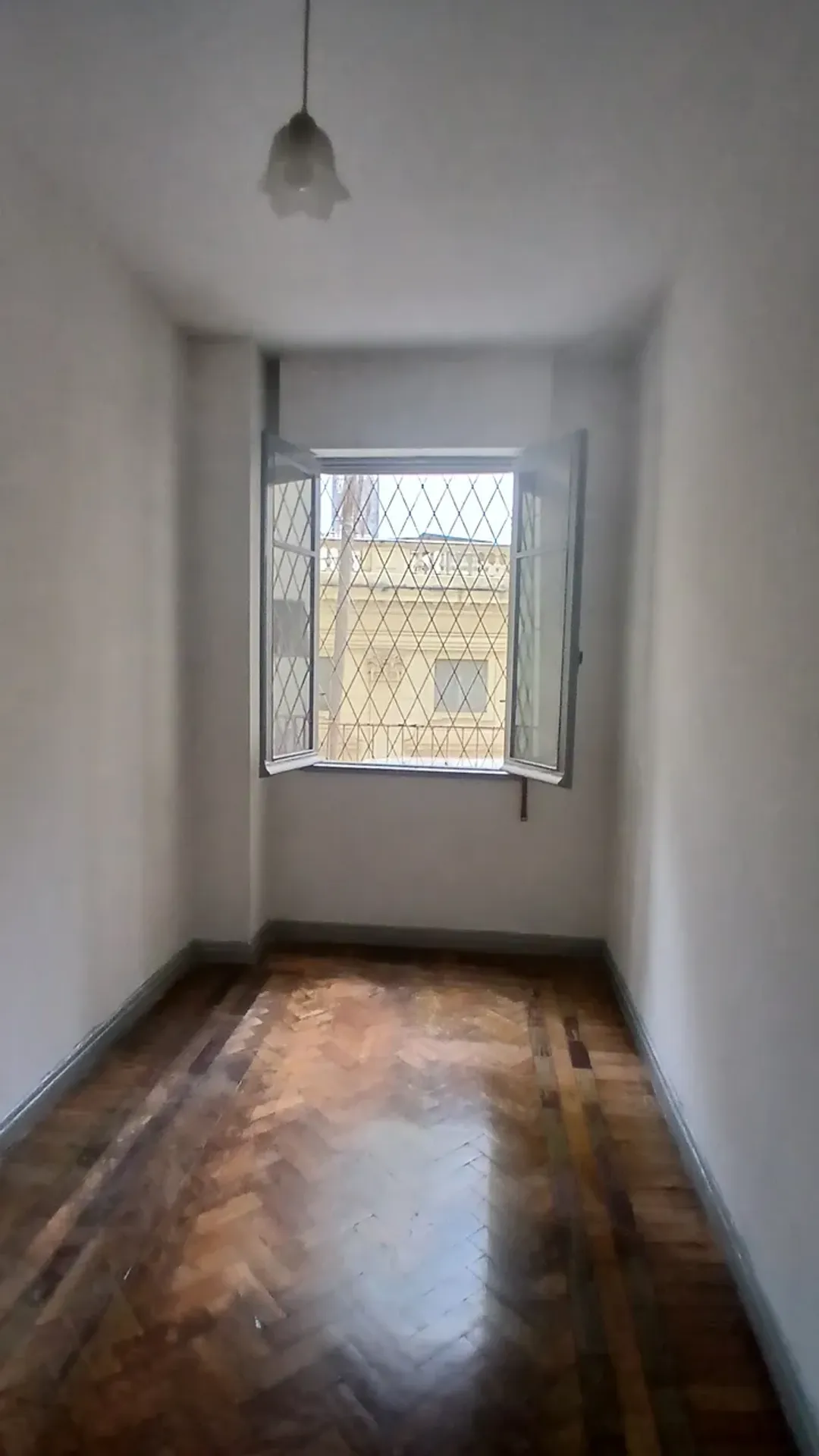 Apartment on the 2nd floor with wood or laminate floors — photo 8
