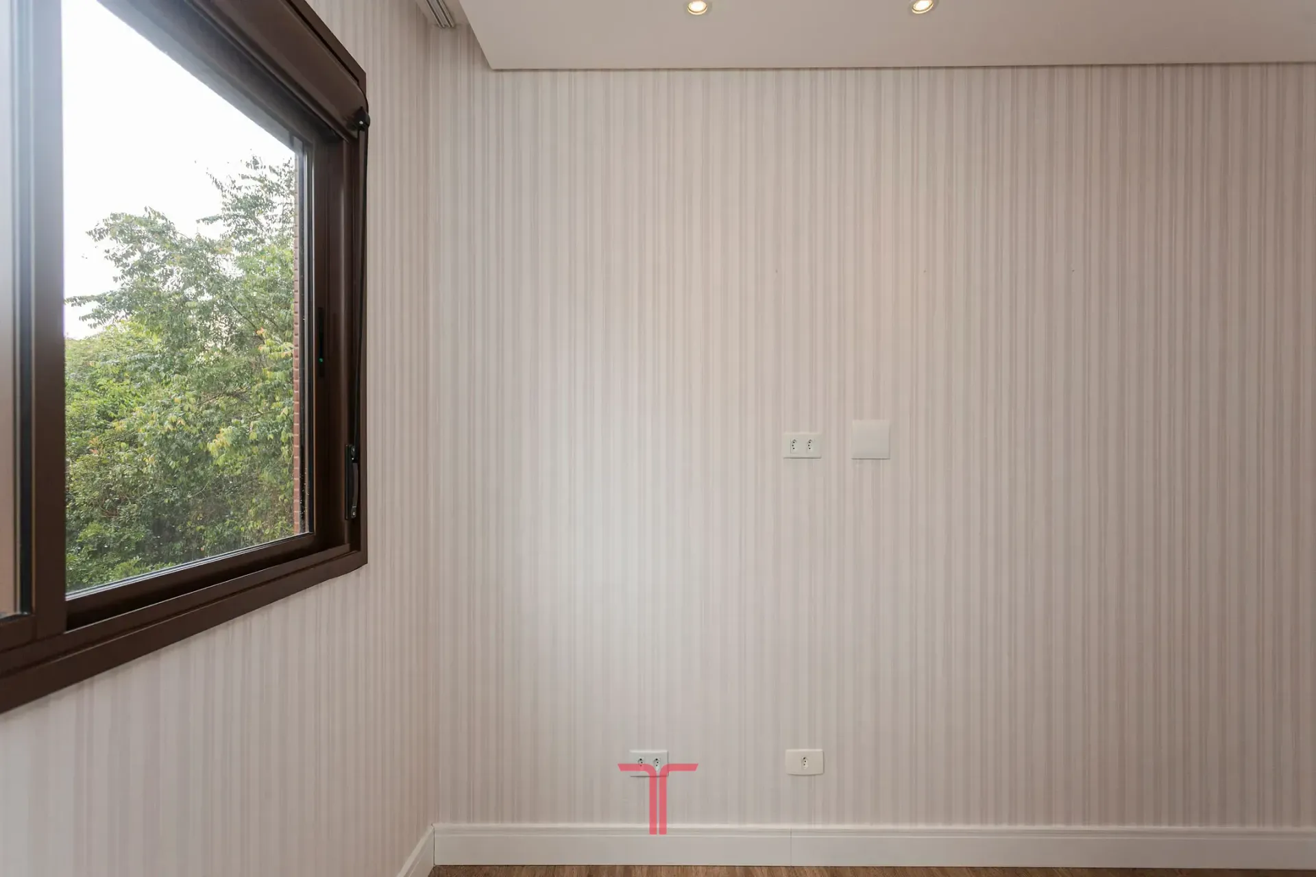 3-bedroom apartment in a building with a pool — photo 34